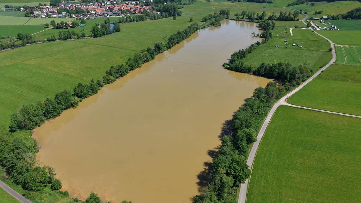 Pfordter See resembles a brown soup – the cause is unclear