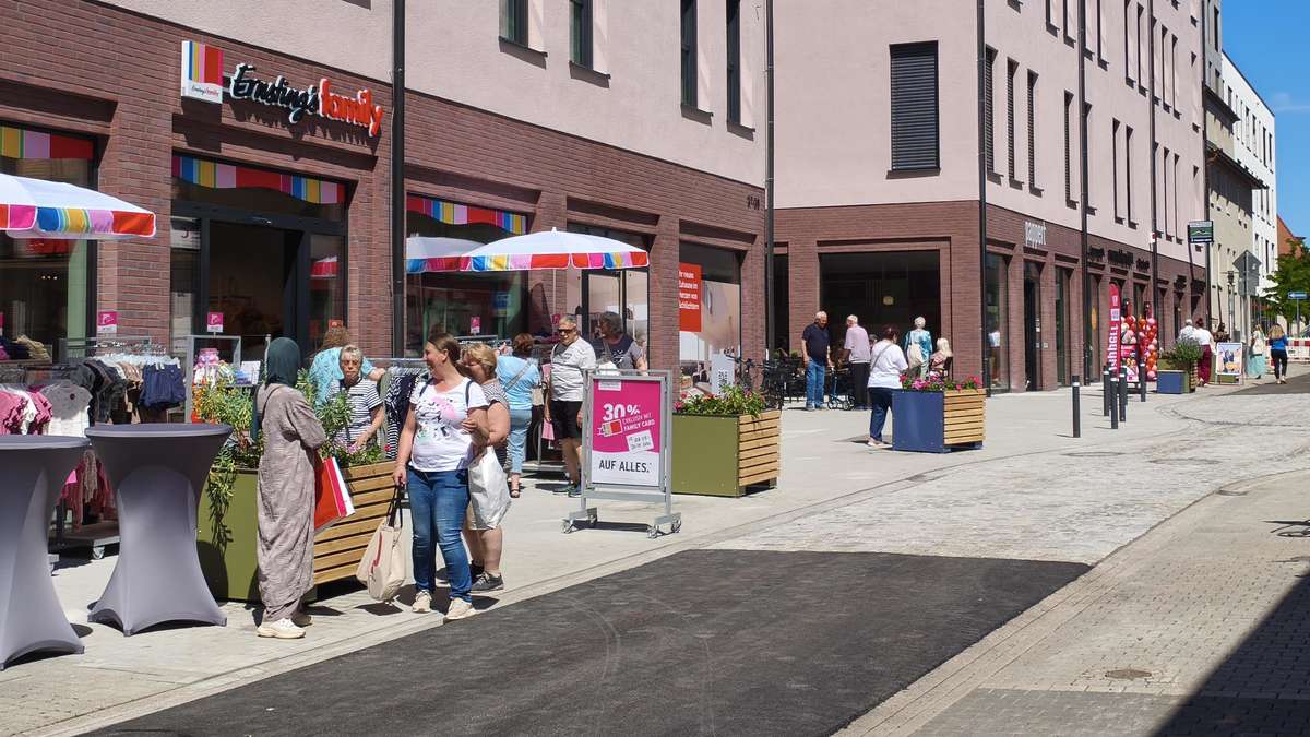 Rush to the new shops