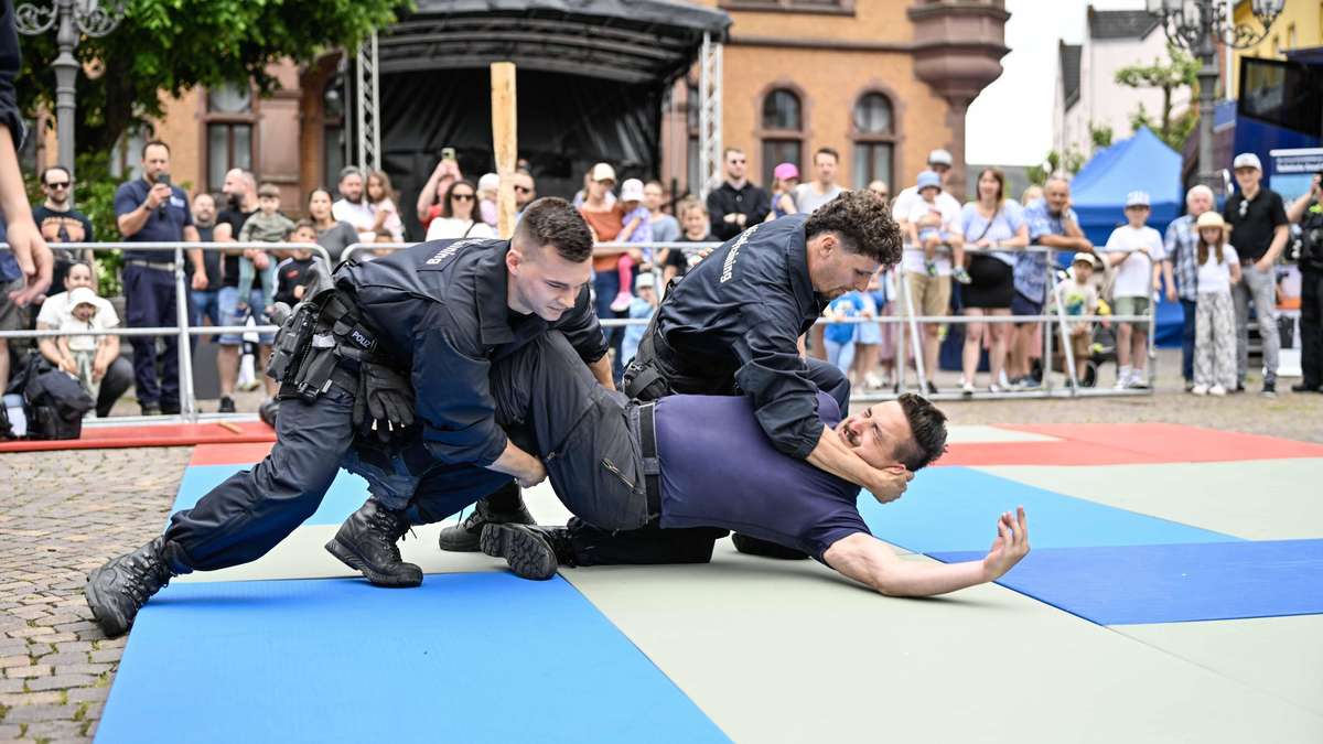 “Blue Light Day” in Hünfeld attracts visitors to the city center