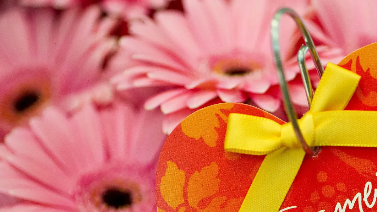 Seven facts about Mom's Day of Honor