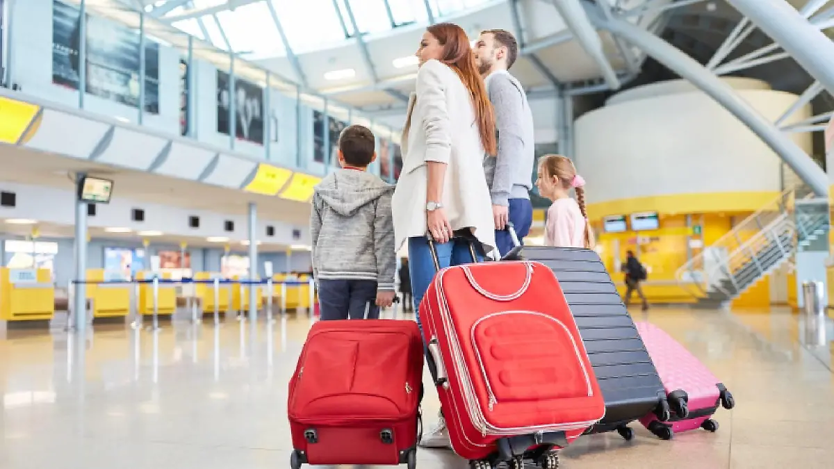Experts warn of flight cancellations, but tour operators give the all-clear