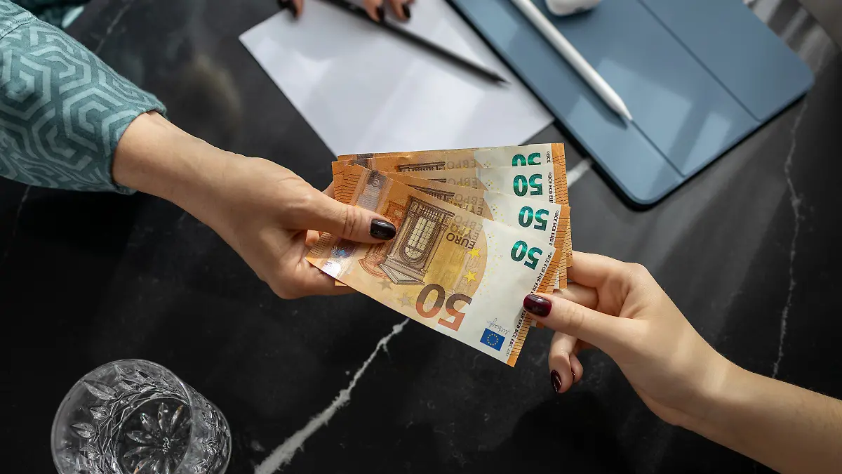 Loaning money to friends – is that a good idea?