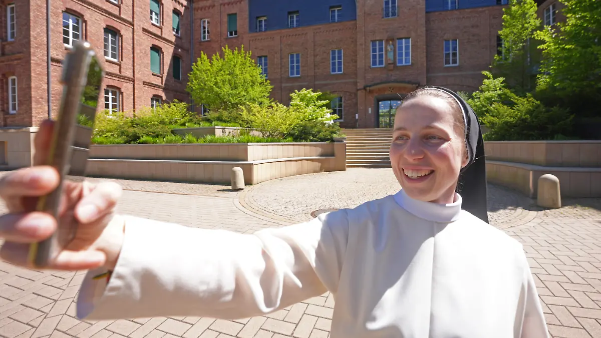 92-year-old nun goes viral – “all hell breaks loose” because of the kebab video