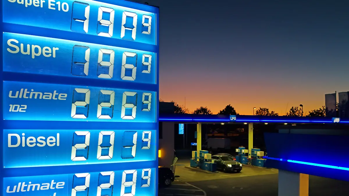 Trouble at the gas pump! According to ADAC, drivers don't save enough