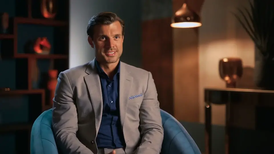Tim lives in a shared apartment at the age of 35 – the women react in shock