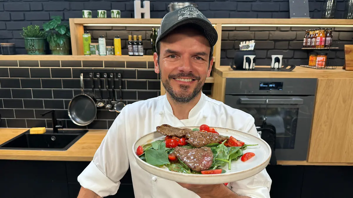 Henssler's quick minute steaks with lemon garlic butter: Ready in 15 minutes!