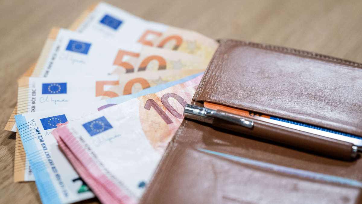 Thief steals from man in Hanau