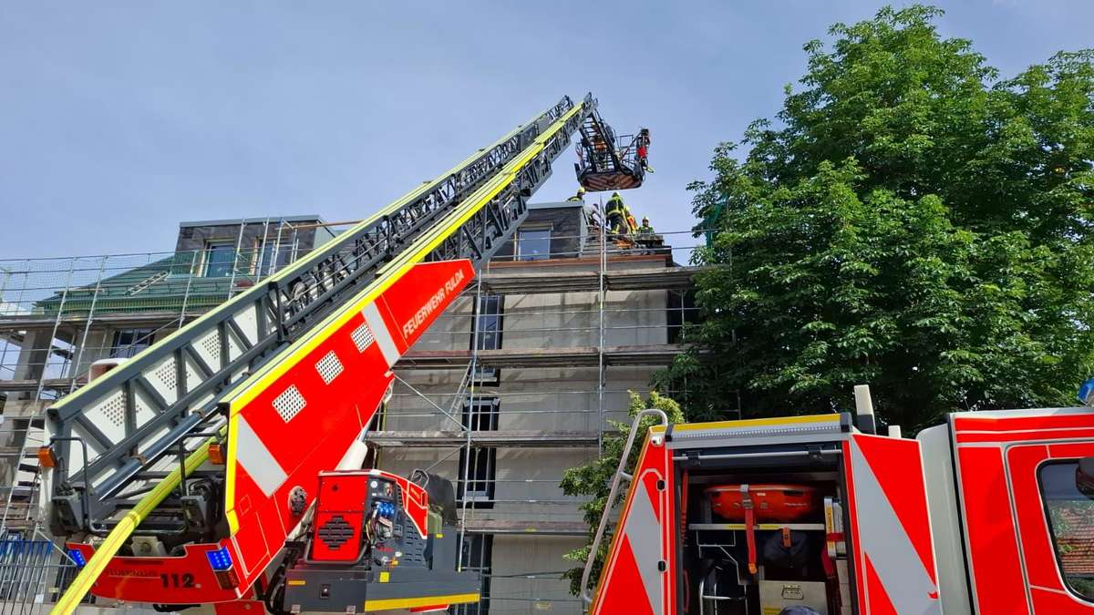 Flames at construction site: Roof structure burns in Fulda-Horas