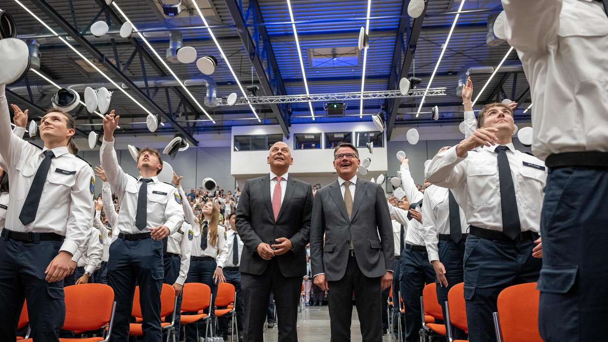 Moving commissioner candidate swearing-in ceremony at Hessentag in Fulda