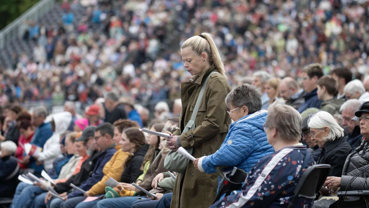 Church service, talks and public viewing characterize the Hessentag