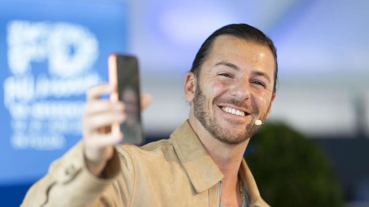 Riccardo Basile calls Lothar Matthäus in the Hessentag conversation